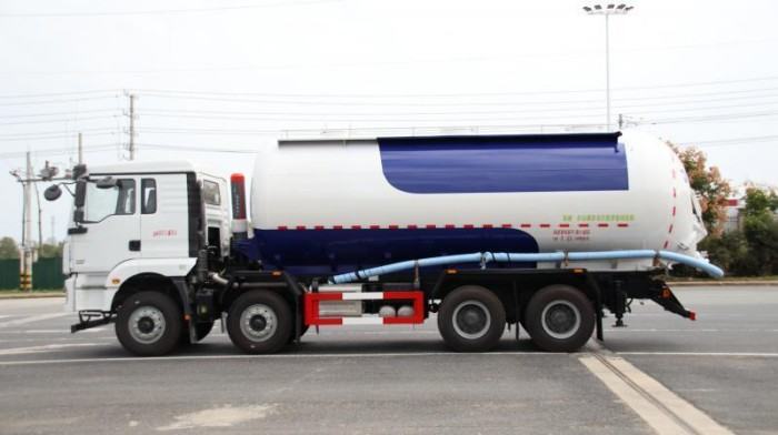 SHACMAN 8X4 Lifted Bulk Cement Truck