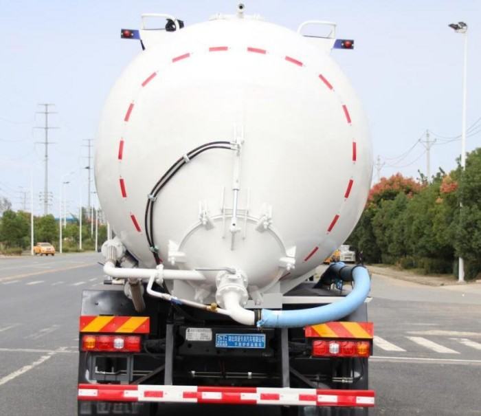 SHACMAN 8X4 Lifted Bulk Cement Truck
