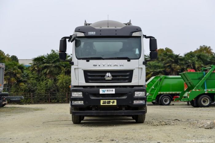 Sinotruk C5H 8X4 Bulk Powder Tank Truck