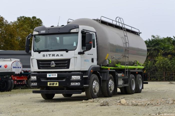 Sinotruk C5H 8X4 Bulk Powder Tank Truck