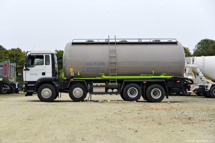 Sinotruk C5H 8X4 Bulk Powder Tank Truck