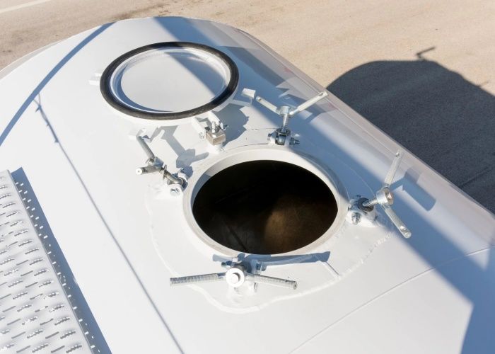 W-type bulk flour tank semi-trailer