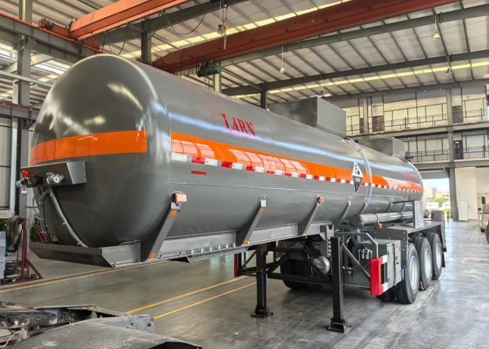 Concentrated sulfuric acid tanker semi trailer