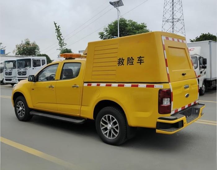 Communication repair and rescue vehicle