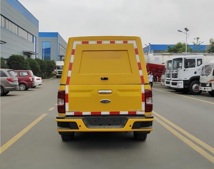 Communication repair and rescue vehicle