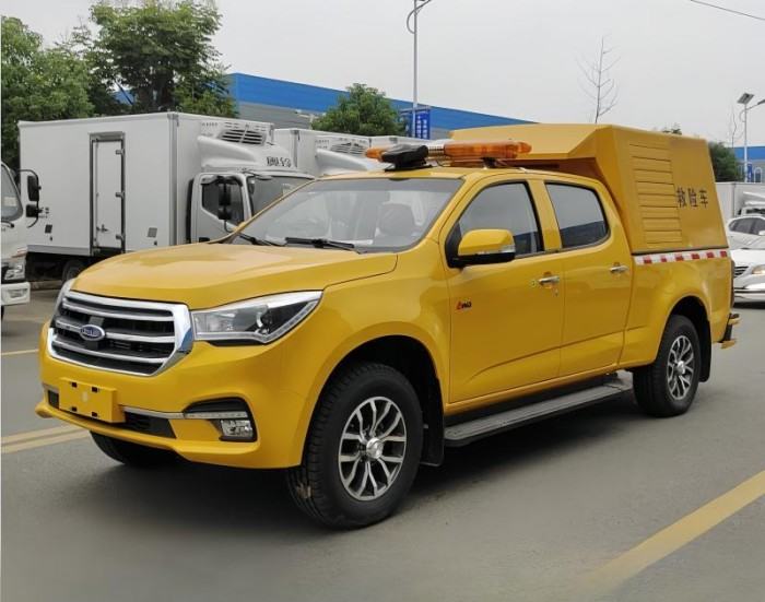 Communication repair and rescue vehicle