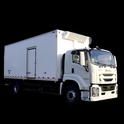 ISUZU 6.8m refrigerator truck