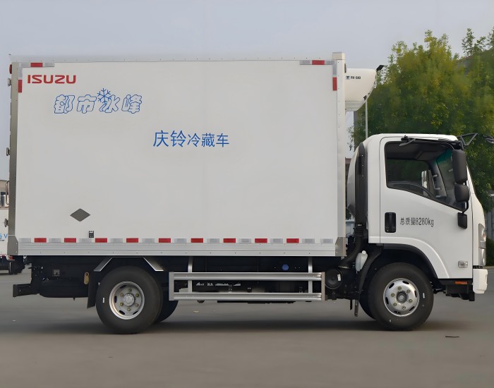 ISUZU 4m Refrigerator Truck