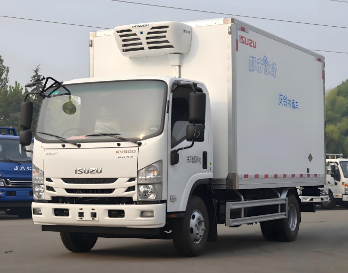 ISUZU 4m Refrigerator Truck