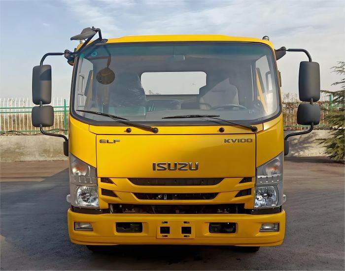 ISUZU Small tow truck