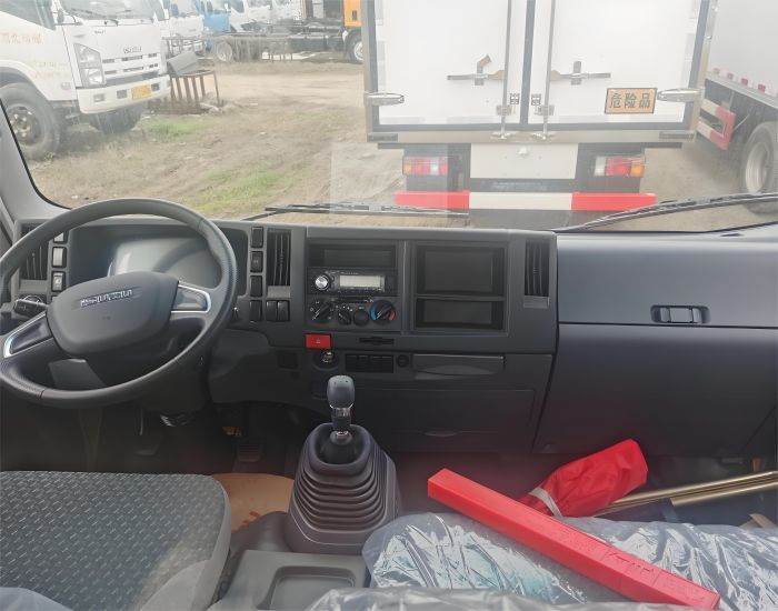 ISUZU Small tow truck
